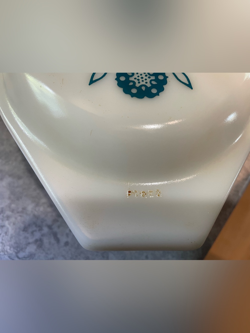 VINTAGE USED Pyrex Dish - Picture 4 of 10